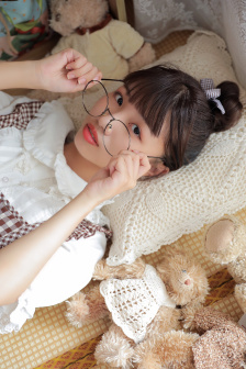 一男一女打扑克牌